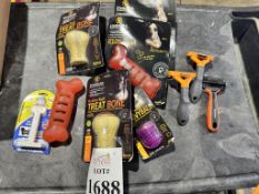 LOT CONSISTING OF (10) DOG ITEMS