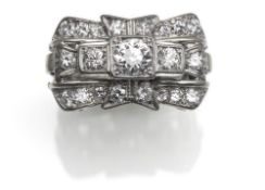 WHITE GOLD RING WITH DIAMONDS