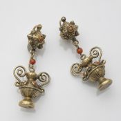 A PAIR OF AMPHORA SHAPED EAR PENDANTS