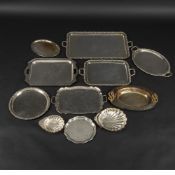 A MIXED LOT OF 11 TRAYS AND DISHES
