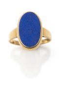 A GOLD AND LAPIS LAZULI RING