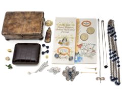 A MIXED LOT OF SILVER AND VINTAGE METAL JEWELLERY