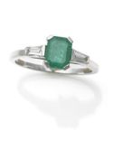 RING WITH EMERALD & DIAMONDS