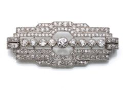 DIAMOND BROOCH IN THE ART DECO STYLE