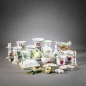 A MIXED LOT OF PORCELAIN VASES, CACHEPOTS, BOXES, DISHES, FLOWERS AND CANDLESTICKS