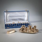 A MIXED LOT OF SILVER ITEMS