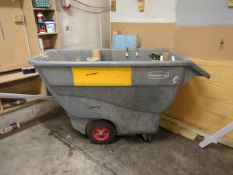 Rubbermaid Tipper Bin