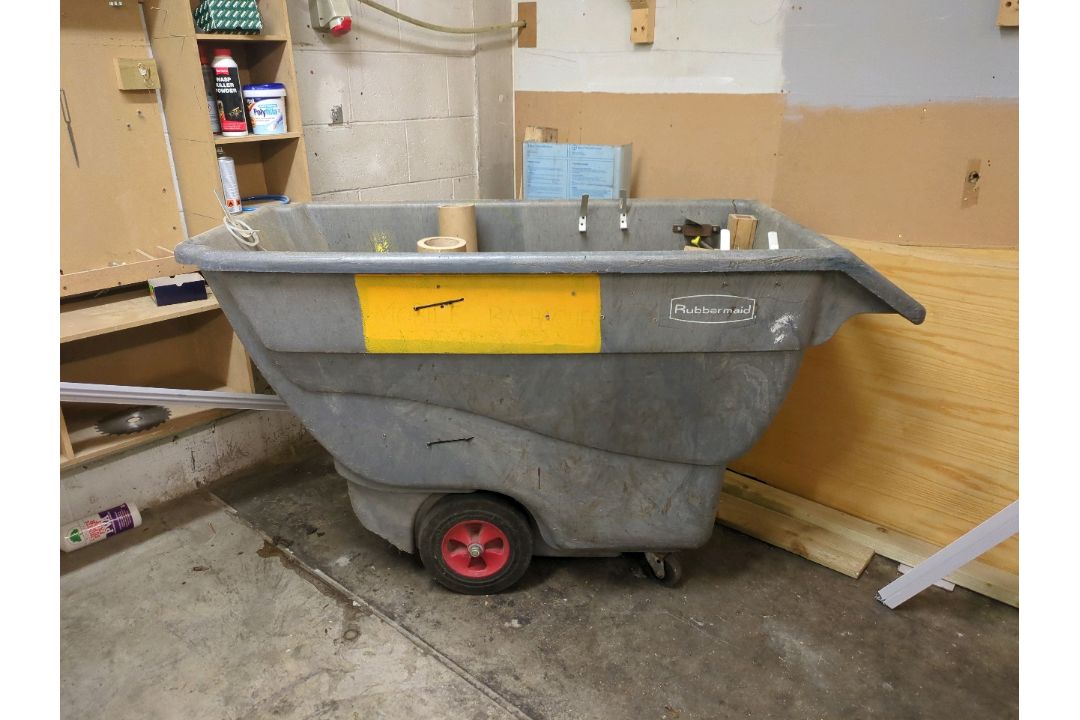 Rubbermaid Tipper Bin - Image 1 of 6