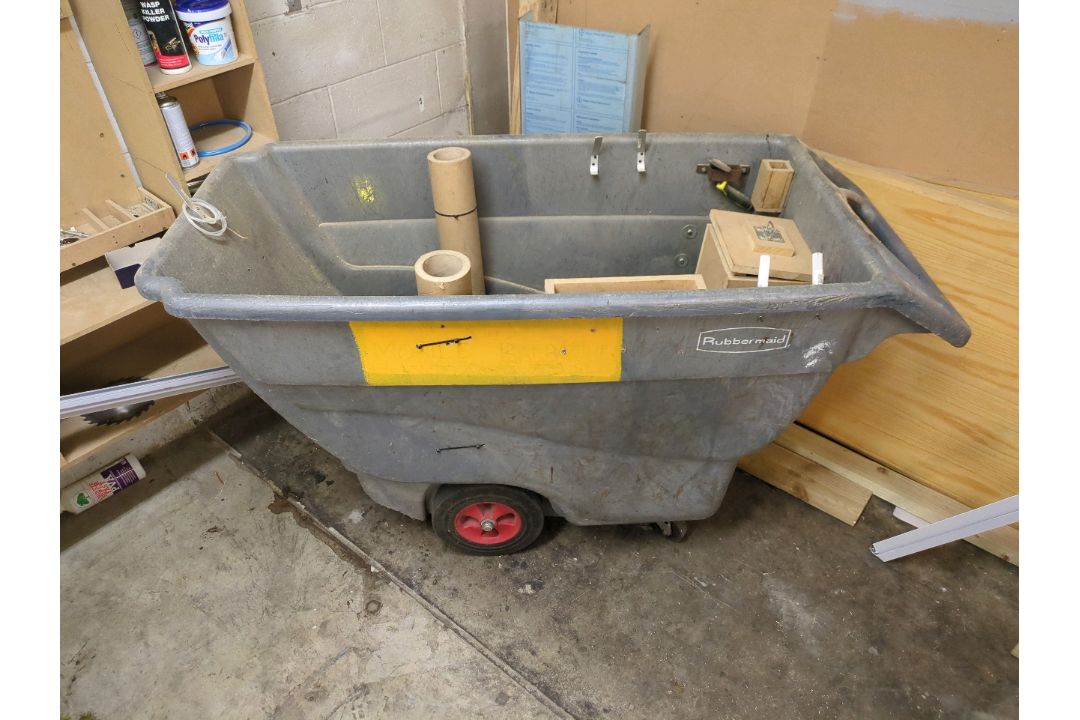 Rubbermaid Tipper Bin - Image 2 of 6