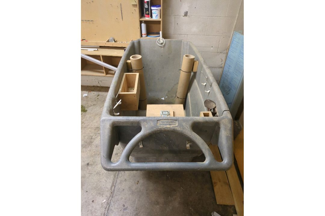 Rubbermaid Tipper Bin - Image 6 of 6