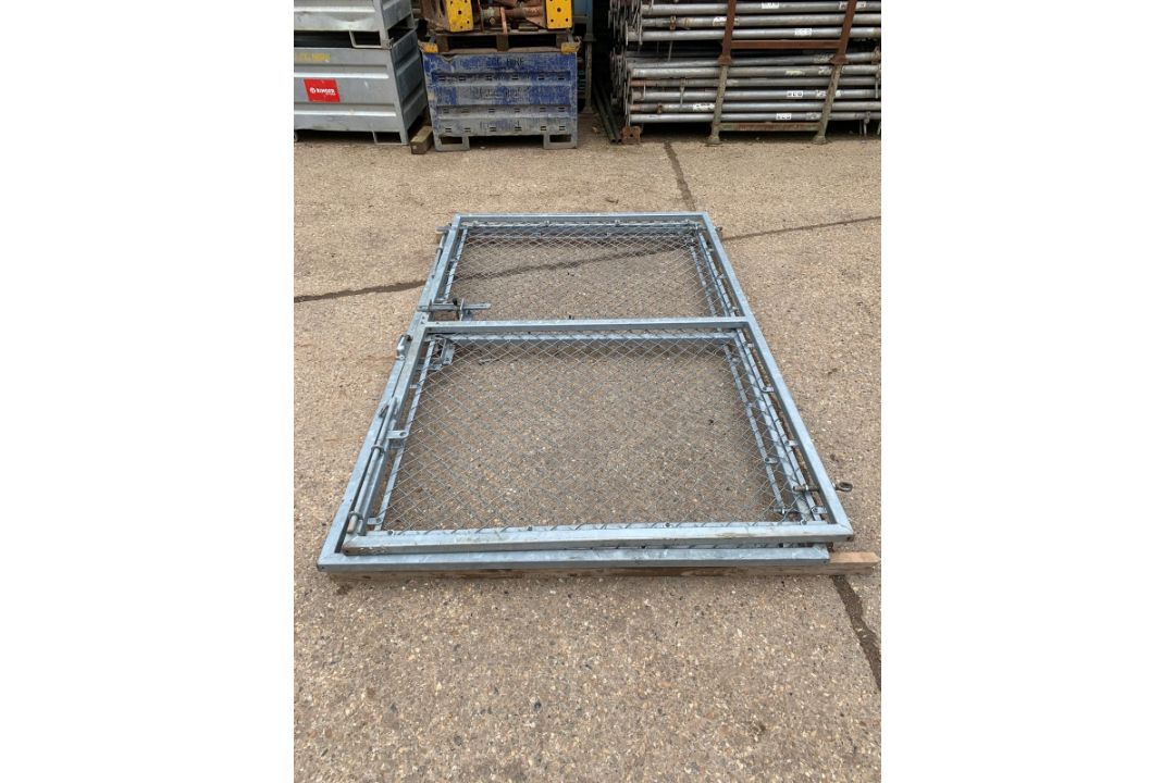 Galvanised Chain Link Fencing + Posts & Gates - Image 13 of 16
