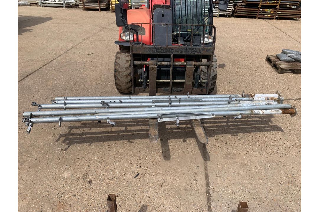 Galvanised Chain Link Fencing + Posts & Gates - Image 10 of 16