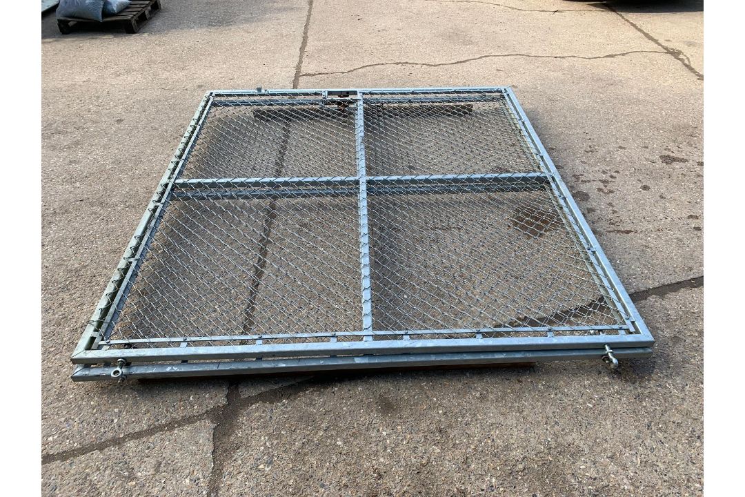 Galvanised Chain Link Fencing + Posts & Gates - Image 5 of 16