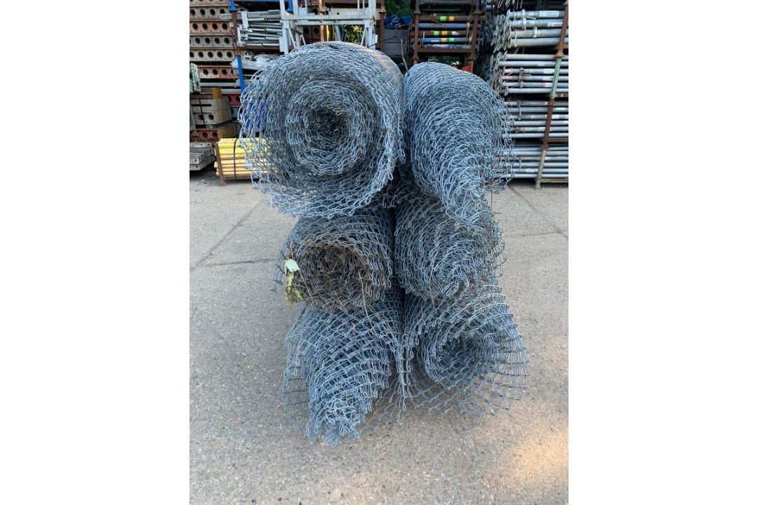 Galvanised Chain Link Fencing + Posts & Gates - Image 15 of 16