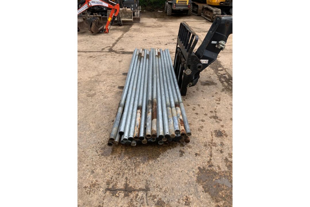 Galvanised Chain Link Fencing + Posts & Gates - Image 8 of 16