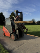 2011, LINDE - H40 Diesel Forklift Truck with Full Positioning Rotator (3,940 hours)