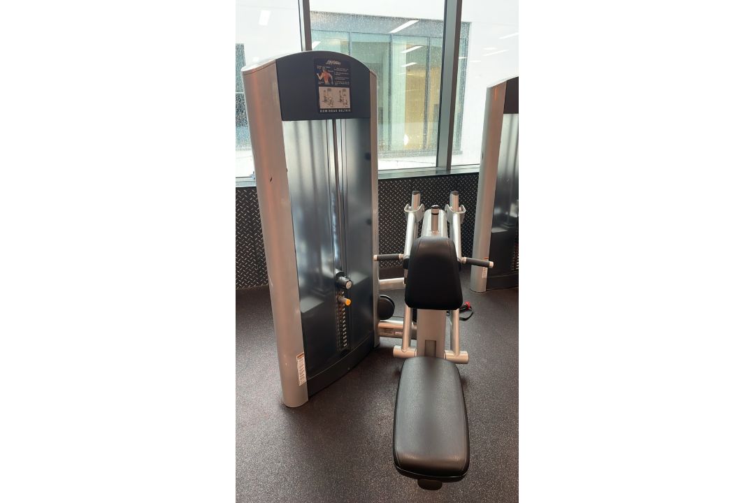 LifeFitness Row/Rear Delt - Image 3 of 6