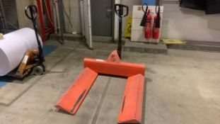 *NO RESERVE* BT Roll Pallet Truck LHM200BR SWL 2000KG