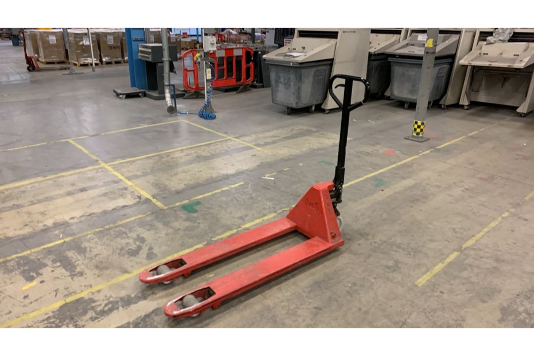 Toyota OEC2300 Pallet Truck SWL 2300KG - Image 1 of 4