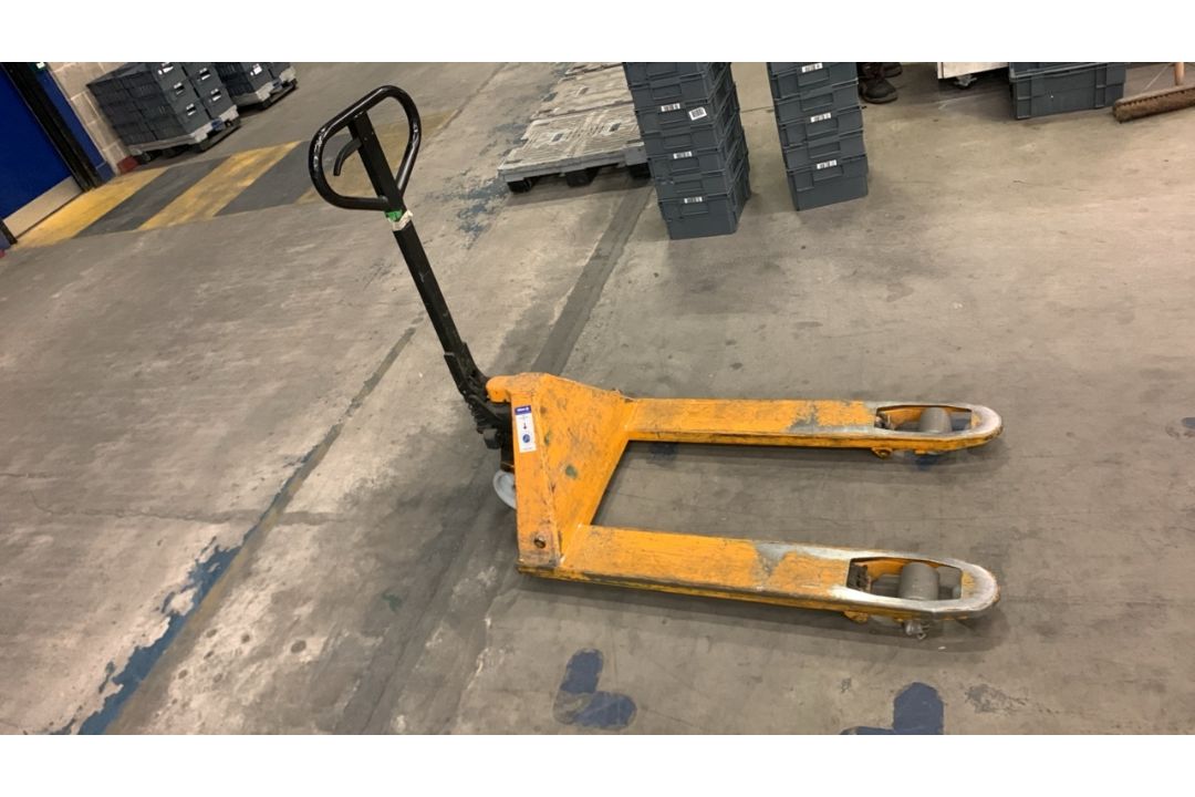 Wide Pallet Truck OEC2300KG SWL 2300KG - Image 1 of 4