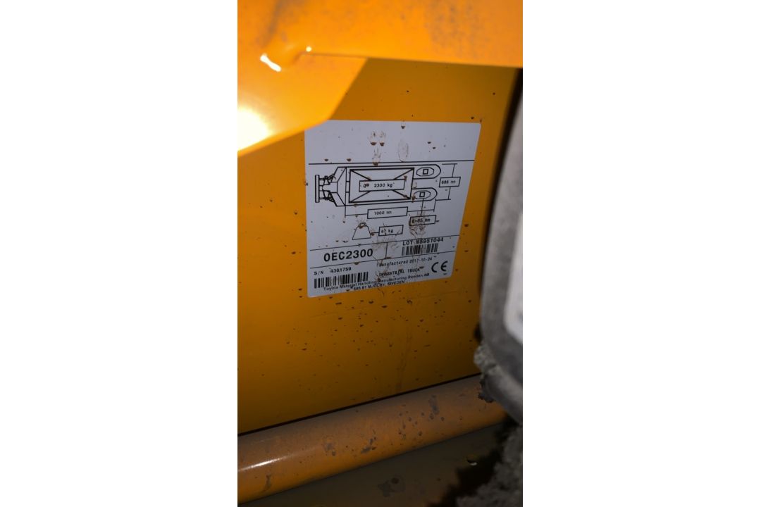 Wide Pallet Truck OEC2300KG SWL 2300KG - Image 4 of 4