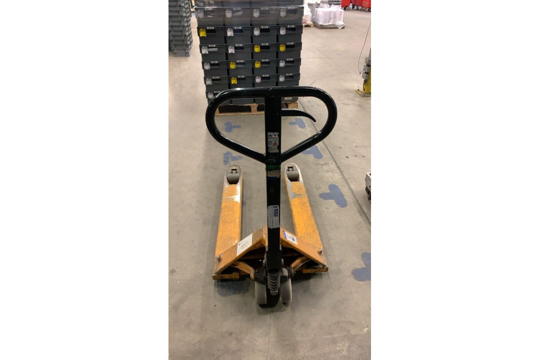 Wide Pallet Truck OEC2300KG SWL 2300KG - Image 3 of 4