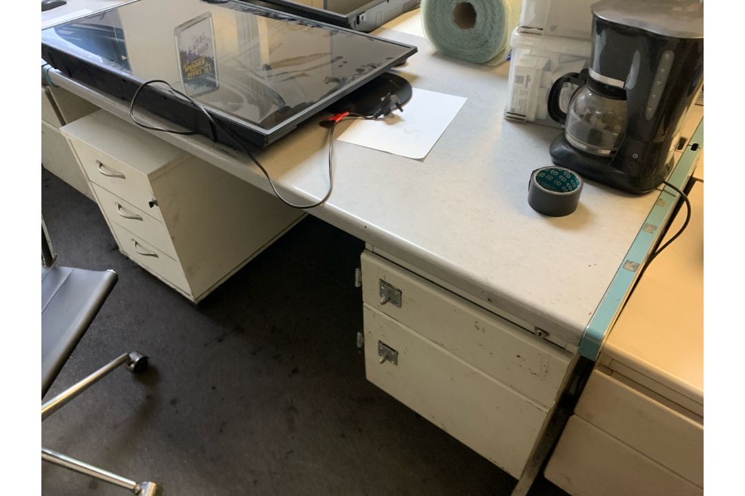 Office Tables With Attachable Pedestal Units x4 - Image 1 of 2