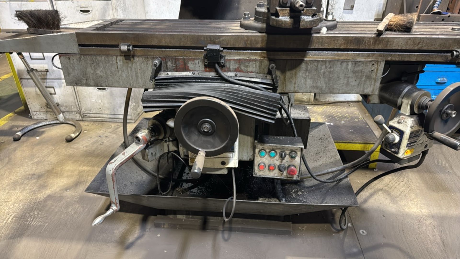 King Rich KR-V3000 Vertical Milling Machine - Image 2 of 14