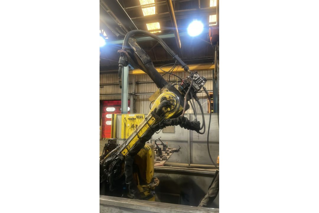 Fanuc Ltd A2/3000 Robot Welder - Image 2 of 3