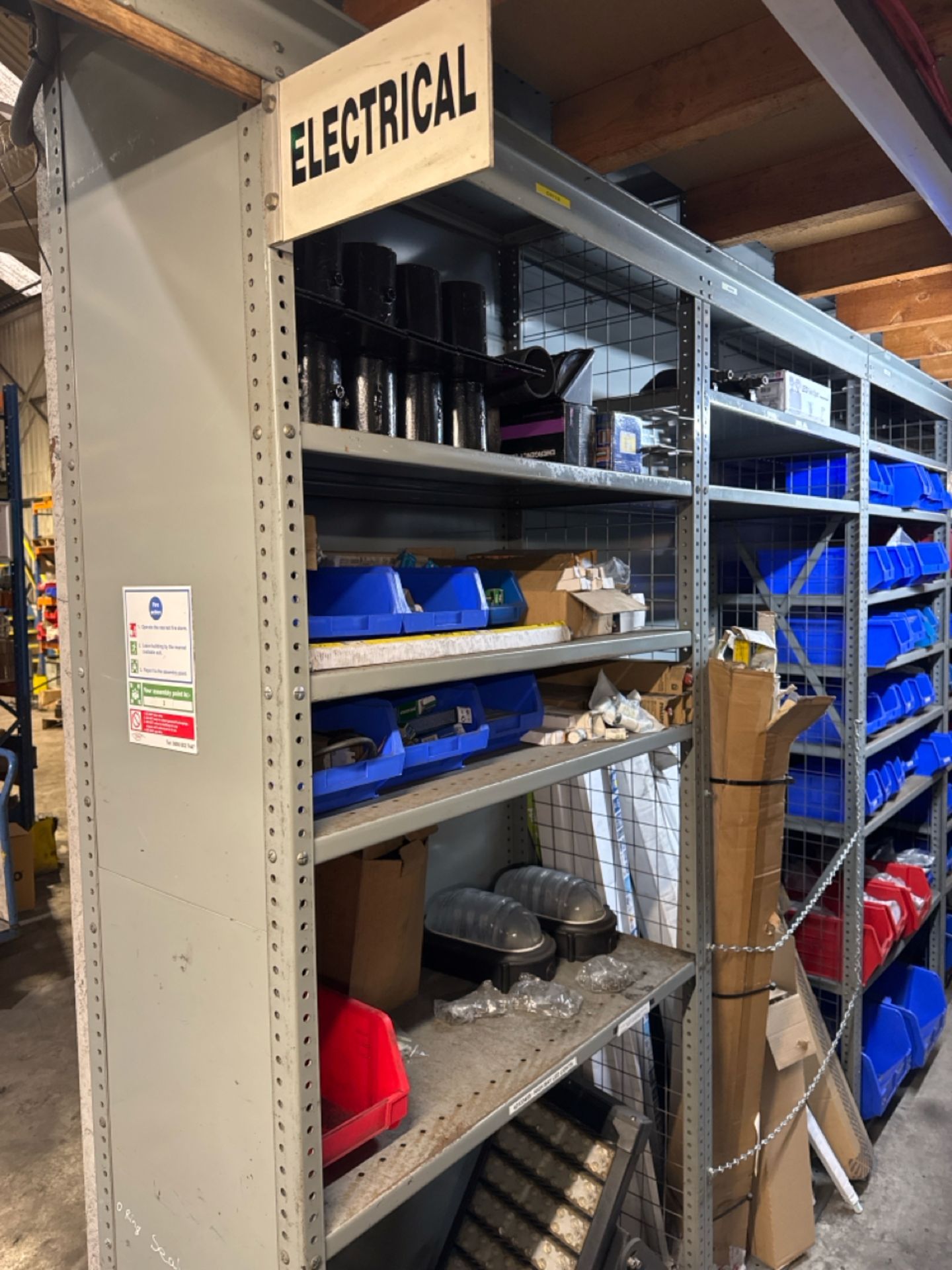 18 Bays of Metal Shelving - Image 6 of 8