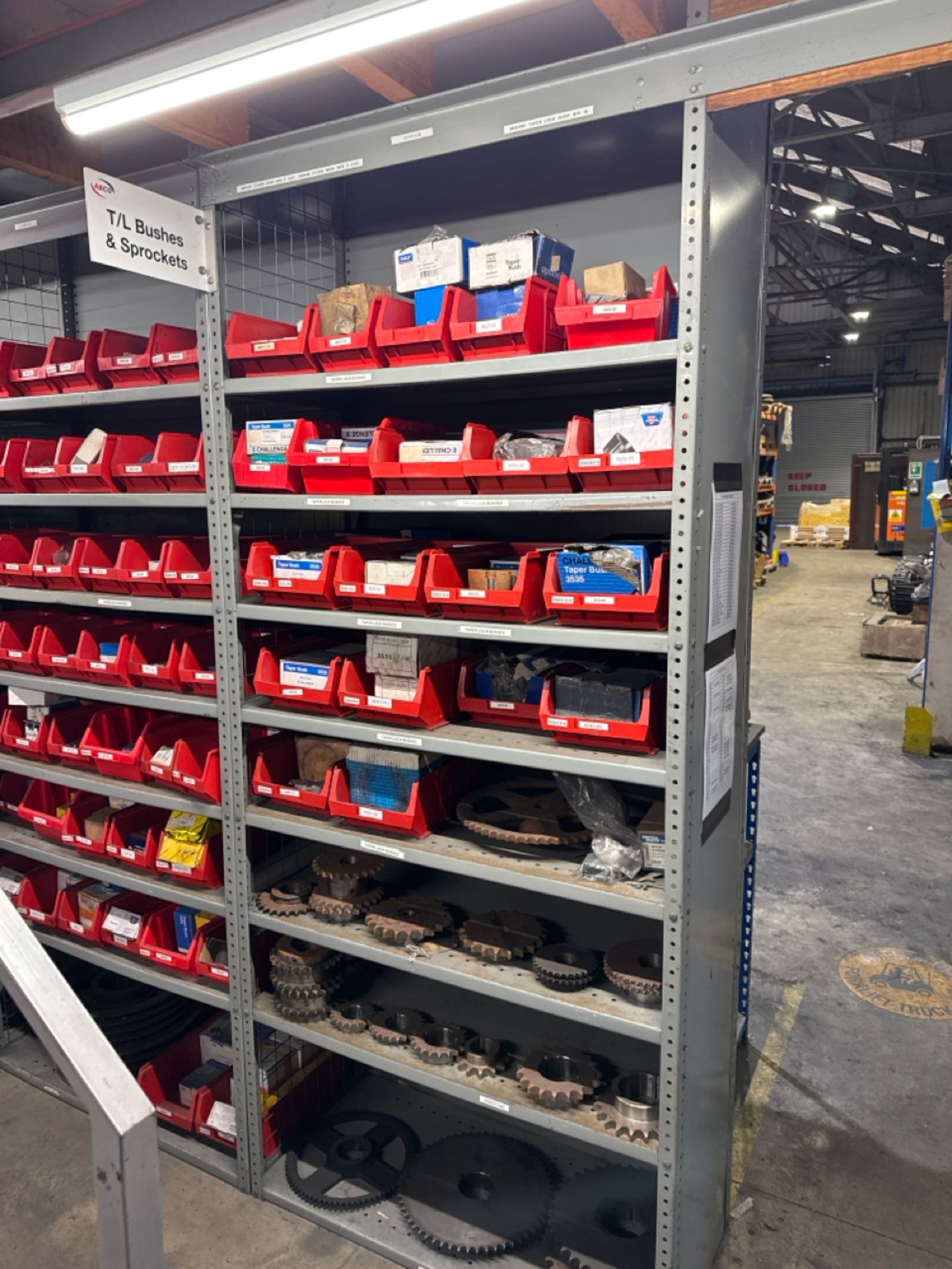 18 Bays of Metal Shelving - Image 2 of 8