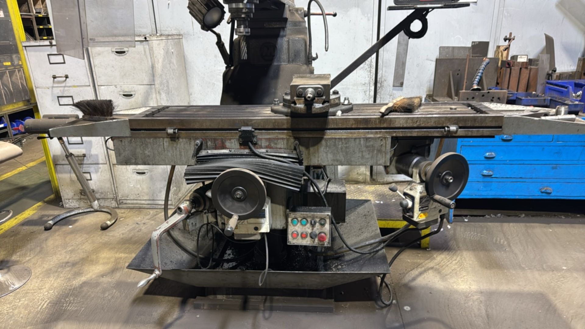 King Rich KR-V3000 Vertical Milling Machine - Image 3 of 14