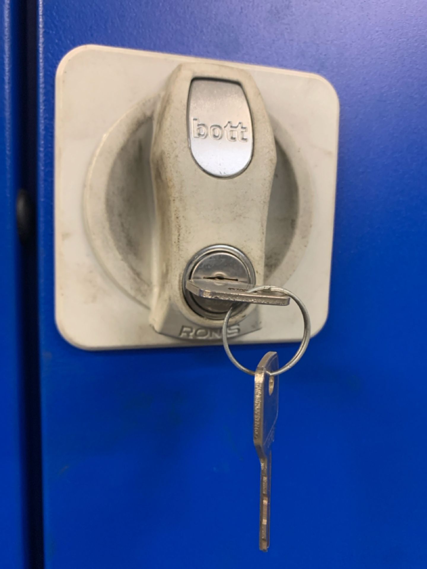 Bott Blue Lockable Cabinet - Image 3 of 5