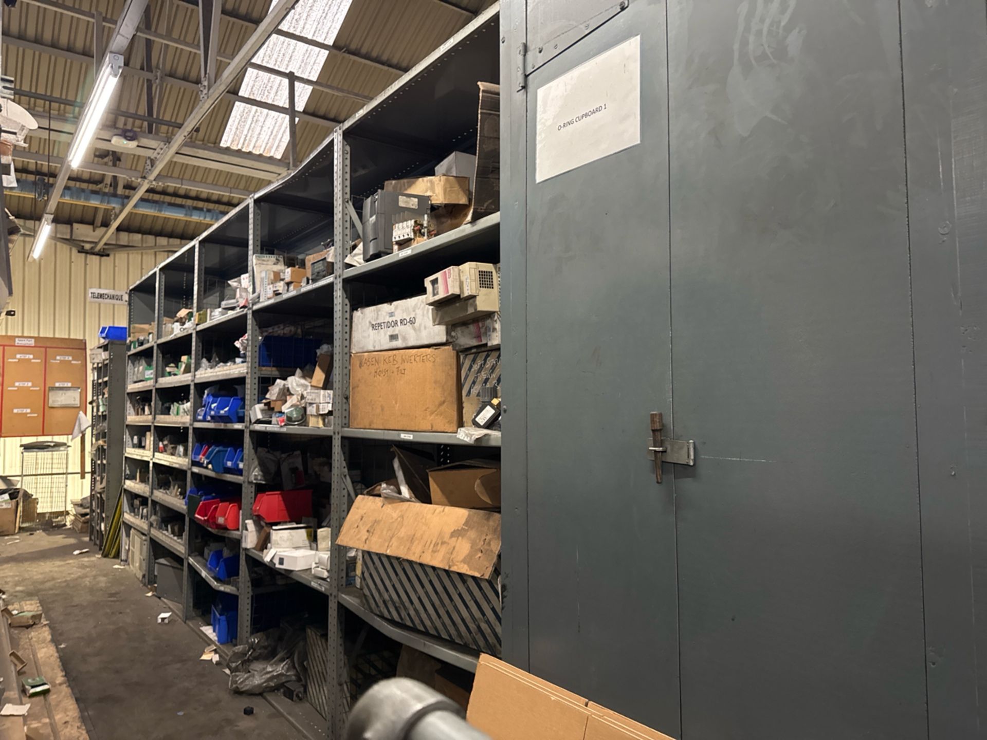 18 Bays of Metal Shelving - Image 7 of 8