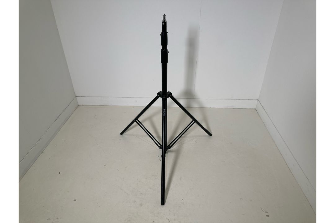 Neewer Light Stand - Image 1 of 8