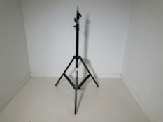 Avenger Heavy Duty Light Stand