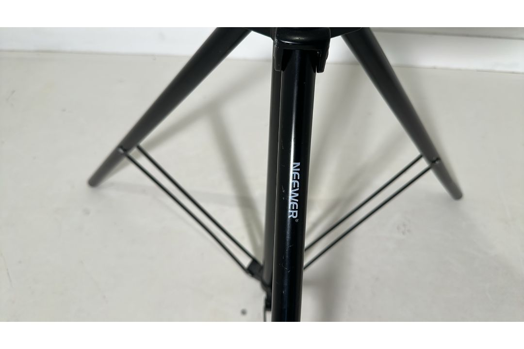 Neewer Light Stand - Image 5 of 8