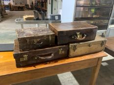 Assorted Tavel Cases x4