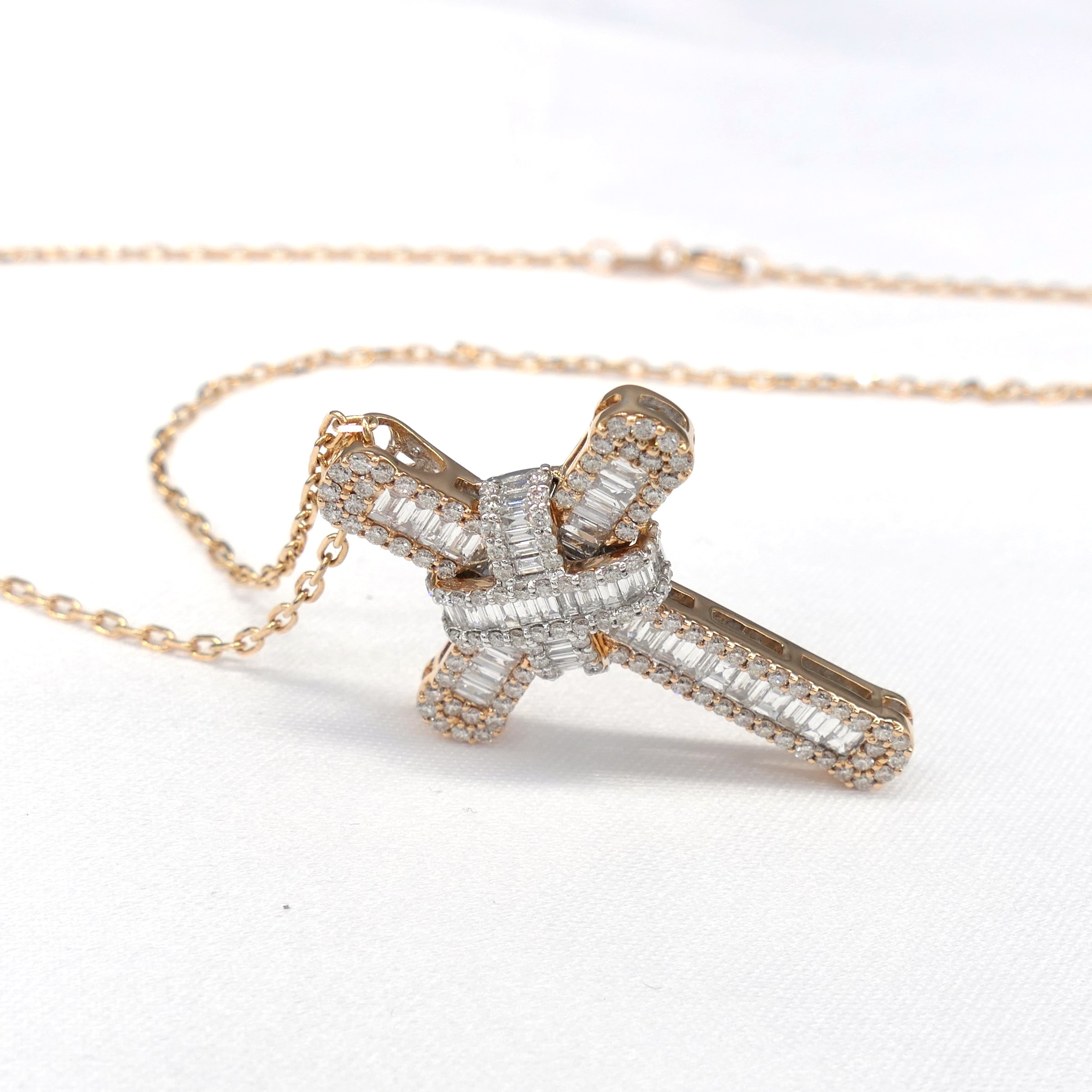 18ct Rose Gold Cross Set With Diamonds Totalling 1.51 Carats- With Chain & Box - Image 3 of 8