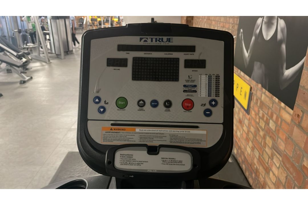 True Fitness Treadmill TC400 - Image 3 of 11