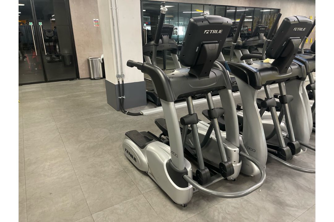 True Fitness Cross Trainer 400 - Image 1 of 8