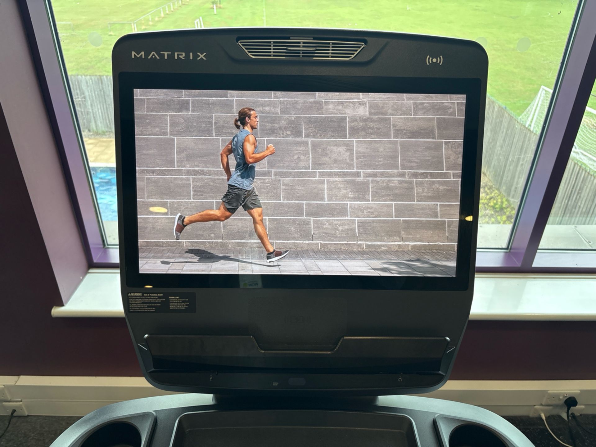 Matrix T-ES Treadmill With Touchscreen - Image 2 of 8