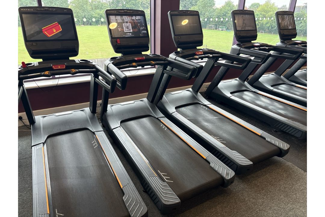 Matrix T-ES Treadmill With Touchscreen - Image 1 of 8