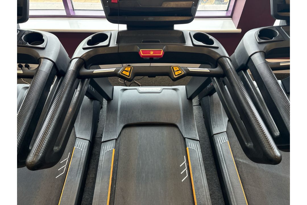 Matrix T-ES Treadmill With Touchscreen - Image 4 of 8