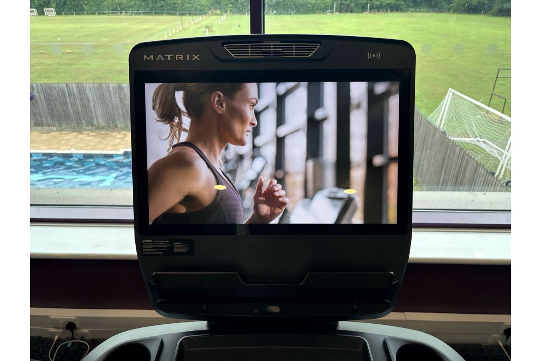 Matrix T-ES Treadmill With Touchscreen - Image 2 of 8