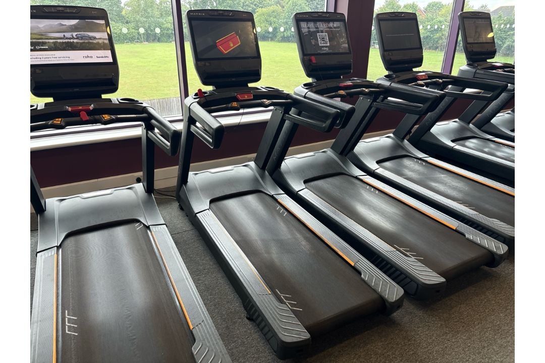 Matrix T-ES Treadmill With Touchscreen - Image 1 of 8