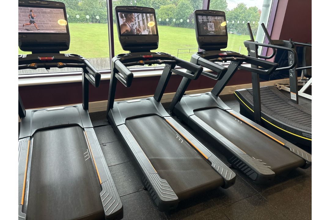 Matrix T-ES Treadmill With Touchscreen - Image 1 of 8