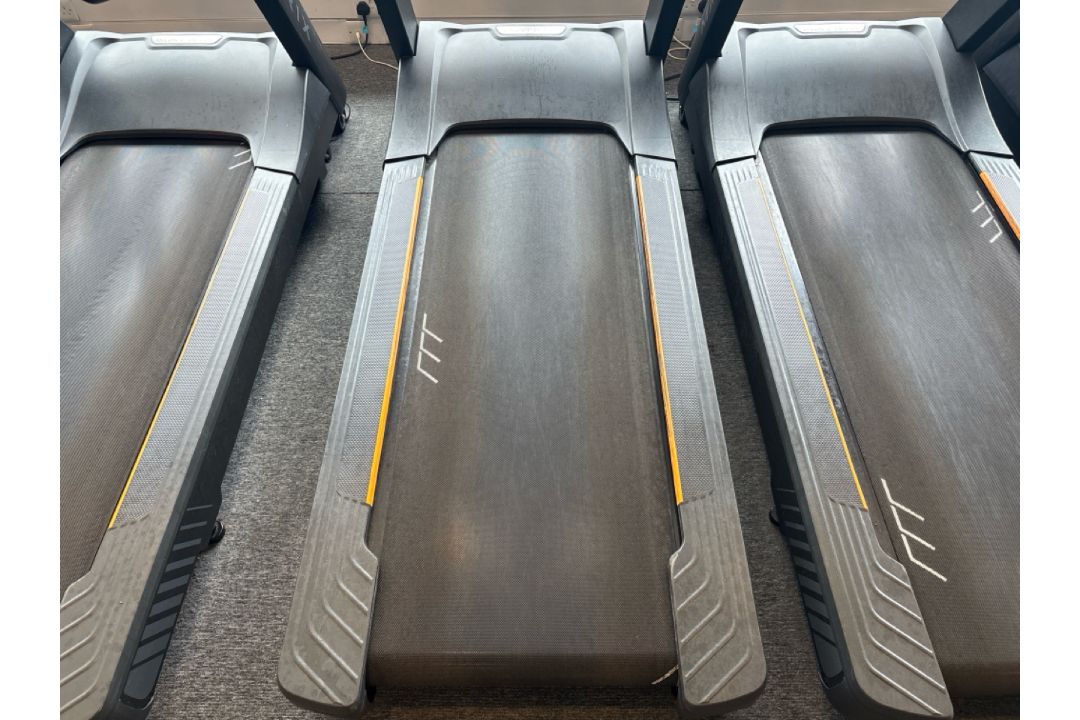 Matrix T-ES Treadmill With Touchscreen - Image 5 of 8