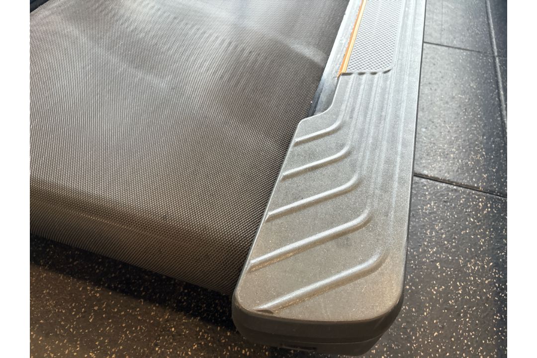 Matrix T-ES Treadmill With Touchscreen - Image 6 of 8