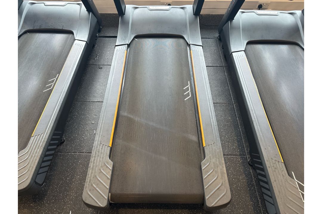 Matrix T-ES Treadmill With Touchscreen - Image 5 of 8